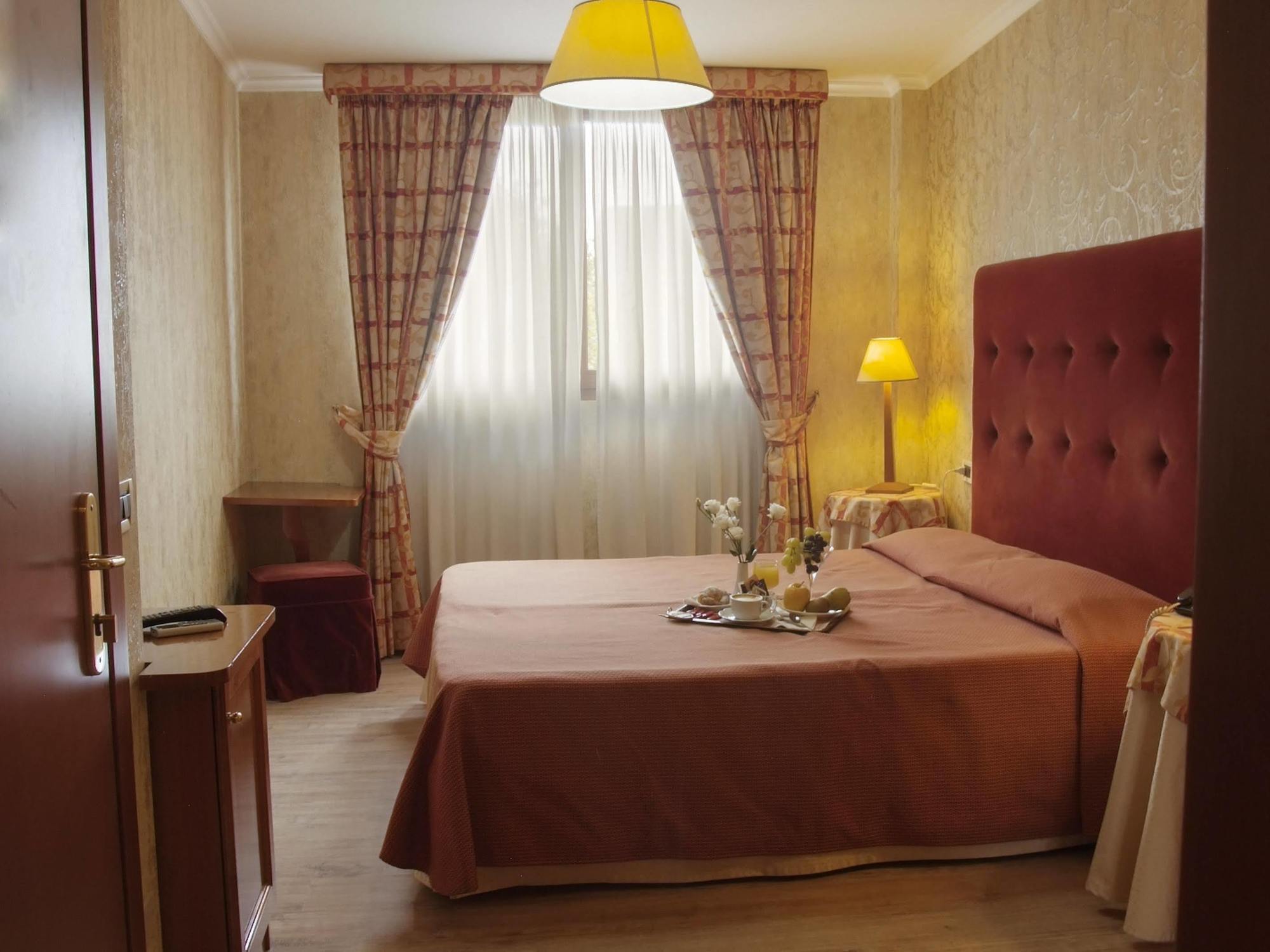 Hotel Villa Rosa Рим Екстериор снимка